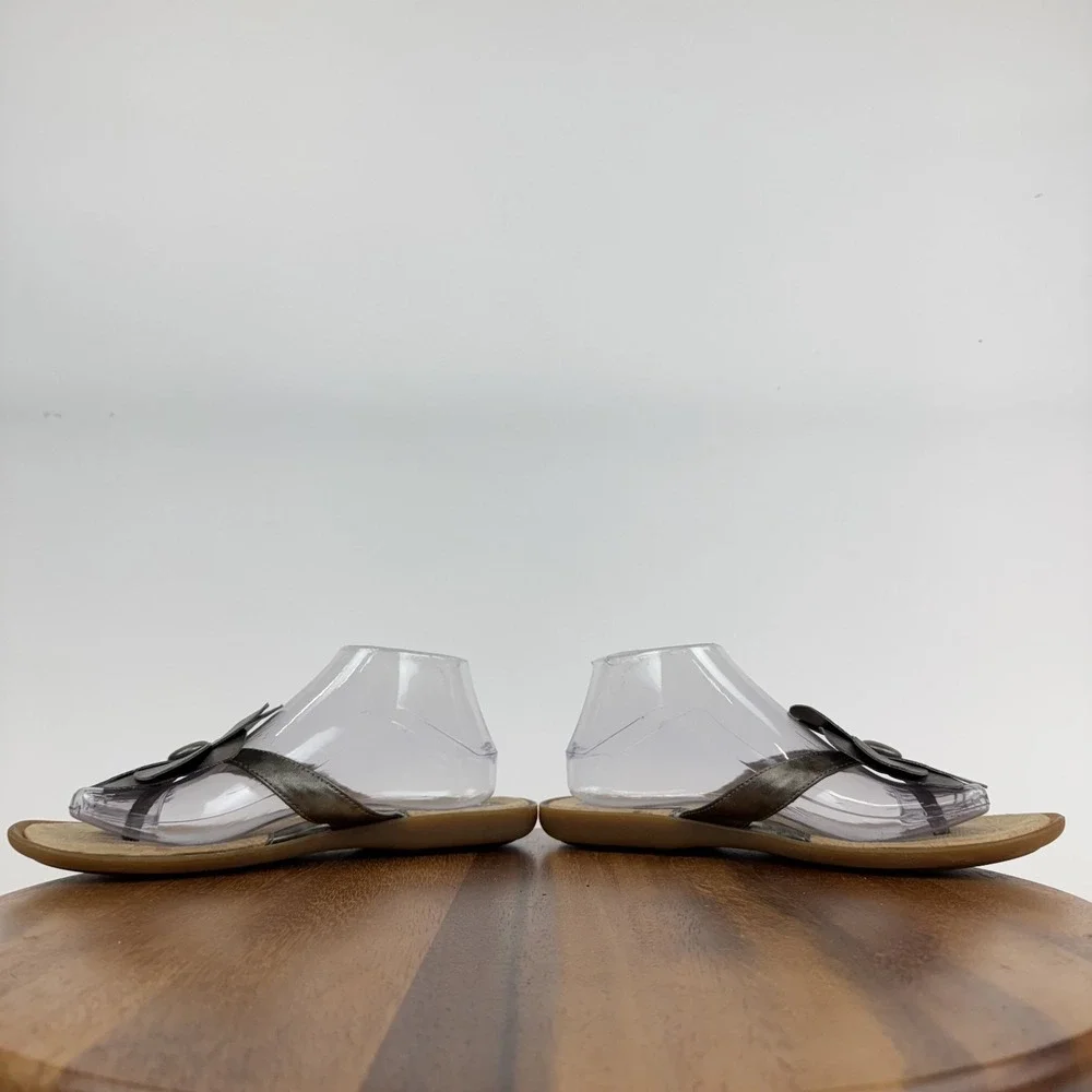 Womens BOC Metallic Gray Leather Flower Thong Casual Flip Flops Sandals Size 9 M